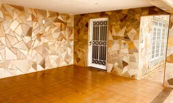 Imagem 2: Casa para venda com 188 m2, com 3 quartos (1 suíte), sala, na principal avenida de Brotas