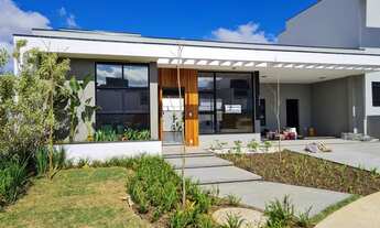 Imagem 2: Casa de condomínio térrea para venda possui 214 metros quadrados com 3 quartos