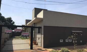 Imagem: Condomínio de primeira em rua principal