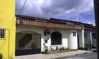 Imagem: Asa com 4/4 sendo 2 suítes, térrea, em