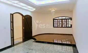 Imagem: Cód. 13717 - Casa com 04 dormitórios