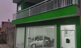 Imagem 2: Casa estilo apartamento com sacada