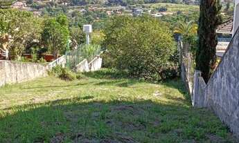 Imagem 2: Terreno com linda vista em topografia declive, em um condomínio dentro da cidade com total