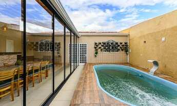 Imagem 2: QNM 34 - Linda casa c/ piscina e varanda gourmet! Aceita financiamento / FGTS