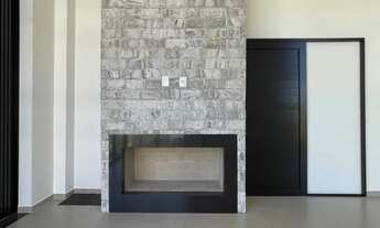 Imagem 7: Casa alto padrão, de esquina a poucos passos do mar e lago