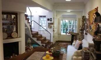 Imagem 3: Casa com 300m², 3 dormitórios, sendo 1 suite, 2 vagas - Bairro Espíirito Santo