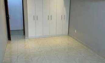 Imagem 3: Alugo espaçosa casa em Condomínio na Constantino Nery