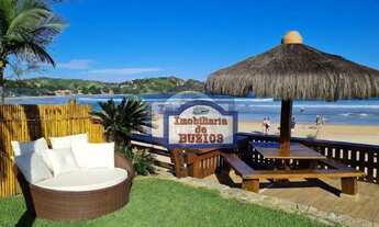 Imagem 2: Casa pé na areia da Praia de Geriba com 5 suítes