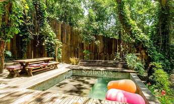 Imagem 5: Casa em terreno amplo cercado por vegetação