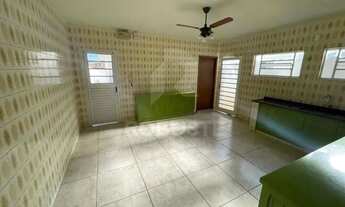 Imagem 2: Casa à venda na Vila Pinheiro Machado, Botucatu - 4 dormitórios e suíte