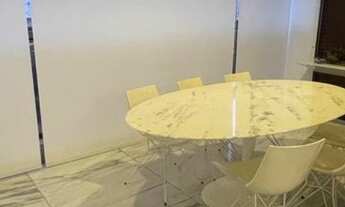 Imagem 2: Apartamento todo reformado com 3 suítes - Varanda com vista mar