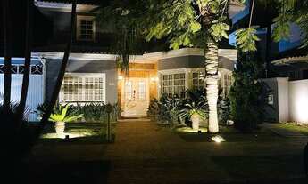 Imagem 2: Casa para venda possui 300 metros quadrados com 4 quartos em Jurerê - Florianópolis - SC