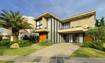 Imagem 2: Casa de esquina com 4 suítes e piscina à venda, 244 m² - Condomínio Porto Coronado - Xangr