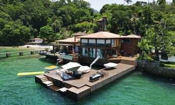 Imagem: Espetacular mansão com praia privativa