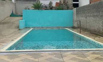 Imagem: Casa com piscina e salão de festas com
