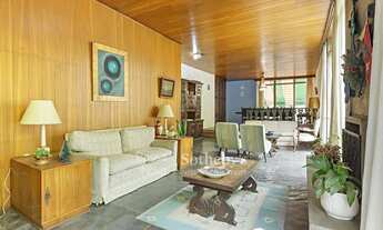 Imagem 7: Casa com amplo terreno e potencial de atualização em localização estratégica