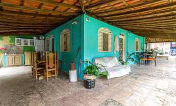 Imagem 2: Casa à Venda com 4 Quartos, 2 Suítes, Piscina e Área de Lazer Arniqueira, DF