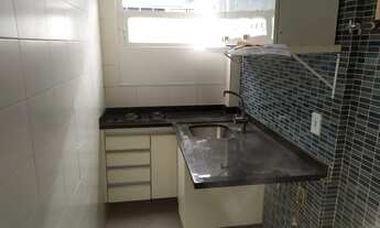 Imagem 7: Apartamento impecável e totalmente reformado vista parcialmente livre, com localização pri