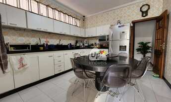 Imagem 2: Casarão com 4 quartos (3 suítes) no centro de Campo Grande