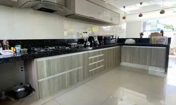 Imagem 2: Sobrado para venda possui 400 metros quadrados com 4 quartos