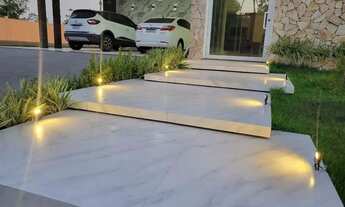 Imagem 1: Alugo belissima casa no condomínio Alphaville com 3 suítes com closet e piscina com cascat