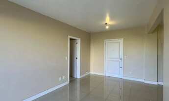 Imagem 7: Apartamento 2 dormitórios com sacada, garagem e vista arborizada no Menino Deus