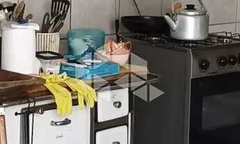 Imagem 6: Casa térrea com edícula e pátio com 3 vagas de garagem no Bairro Nonoai