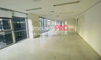 Imagem: Conjunto de 330m² em prédio retrofitado