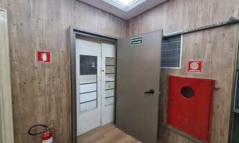 Imagem 2: Conjunto Comercial para Venda em São Paulo, República, 2 banheiros