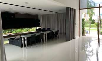 Imagem 6: Casa para aluguel e venda tem 800 metros quadrados com 5 quartos.