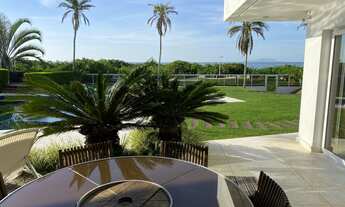 Imagem 7: Casa para aluguel e venda possui 1000 metros quadrados com 4 quartos.