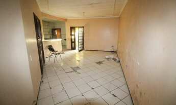 Imagem 7: Casa residencial com 3 suítes sendo 1 reversível, dependência completa, 2 vagas, churrasqu