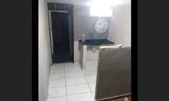 Imagem 2: Kitnet pequena Casa com 1 dormitório