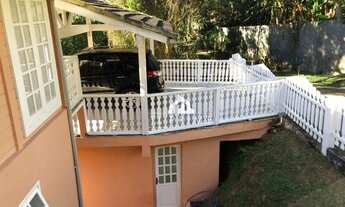 Imagem 5: Casa Triplex com vista livre montanhas