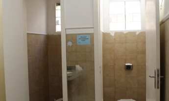 Imagem 5: Imóvel à Venda em Curitiba - 600m² área total e 204m² construído, Amplo Hall, 2 Banheiros