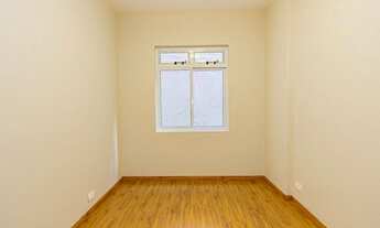 Imagem 3: Amplo Apartamento Reformado com 02 quartos para locação no Centro