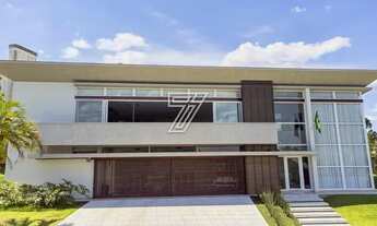 Imagem 2: Casa de condomínio para venda possui 879 metros quadrados