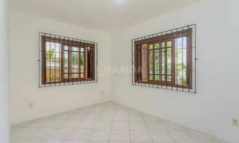 Imagem 6: Casa sobrado com 3 dormitórios, sendo 1 suíte, no bairro Cavalhada, com duas vagas de gara