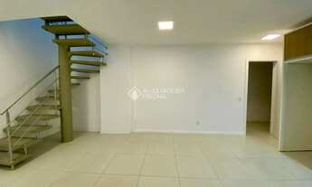 Imagem 3: Apartamento Duplex de 3 Dormitórios, 1 Suíte e 2 Vagas de Garagem - Iluminação Natural e C