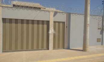 Imagem 2: Linda casa com três quartos, sendo um com suíte: acabamento diferenciado