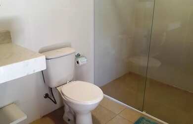 Imagem 2: Casa de condomínio para venda possui 240 metros quadrados com 4 quartos