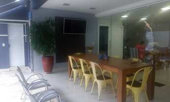 Imagem 4: Casa de condomínio para aluguel possui 290 metros quadrados com 5 quartos