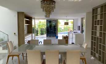 Imagem 4: Casa para aluguel e venda tem 550 metros quadrados com 4 quartos.