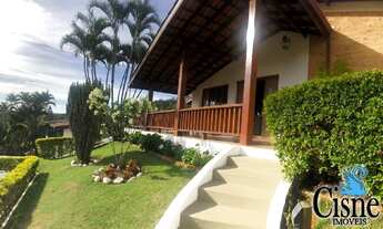 Imagem 2: Casa 4 Dormitórios com Aproximadamente 310m² de Construção e 720m² de Área Total, no Condo