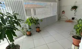 Imagem 5: Casa em Rua Pública