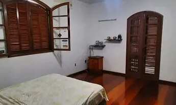 Imagem 5: Casa para aluguel e venda possui 280 metros quadrados com 5 quartos