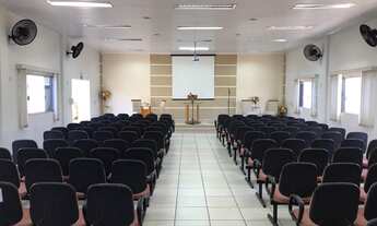 Imagem 3: Oferta Especial de Imóvel com Auditório e Edícula