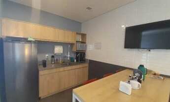 Imagem 6: Laje corporativa com 495 m² e layout mobiliado, equipado e pronto para ocupação, ao lado d