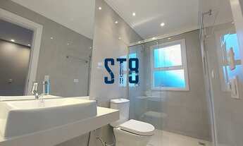 Imagem 2: Casa térrea com linhas minimalistas e modernas em condomínio de alto padrão. Toda reformad