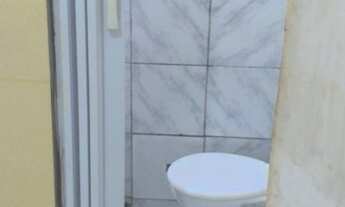 Imagem: 1 kitnet e 1 casa 2/4, térreas, água e